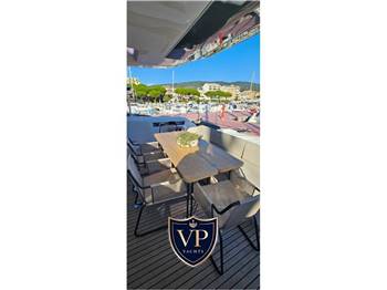 Ferretti Yachts 670