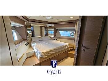 Ferretti Yachts 670