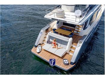 Ferretti Yachts F720