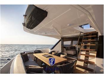 Ferretti Yachts F720