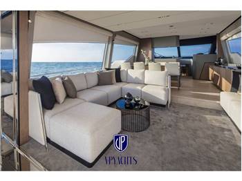 Ferretti Yachts F720
