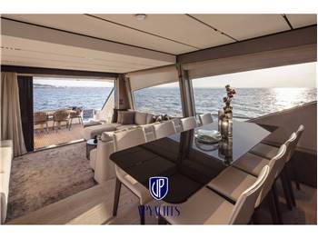 Ferretti Yachts F720