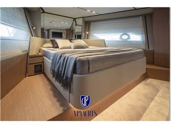 Ferretti Yachts F720