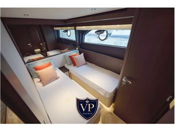 Ferretti 860