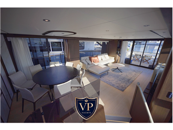 Ferretti 860