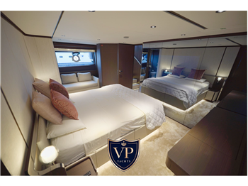 Ferretti 860
