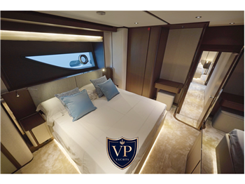 Ferretti 860