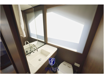 Ferretti Yachts F860