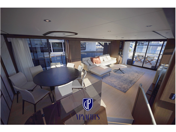 Ferretti Yachts F860