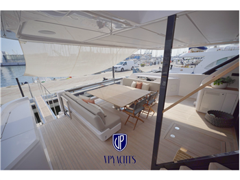 Ferretti Yachts F860