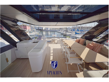 Ferretti Yachts F860