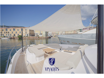 Ferretti Yachts F860