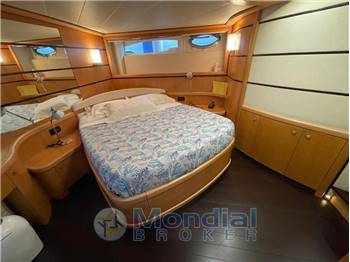 Pershing 76