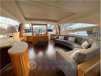 Pershing 76