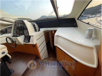 Pershing 76