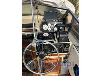 Boston Whaler Revenge 25 WT