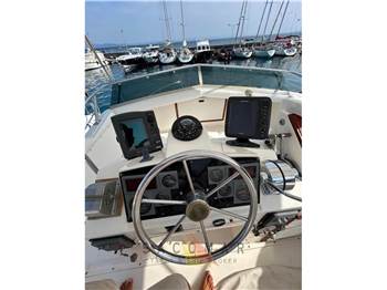 Bertram Yacht 33' SF