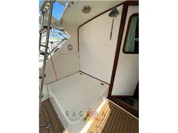 Bertram Yacht 33' SF