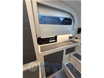 Domina Yachts 42 Walkaround