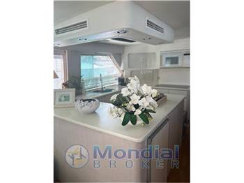 Hatteras Yacht 65 Convertible