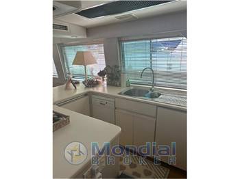 Hatteras Yacht 65 Convertible
