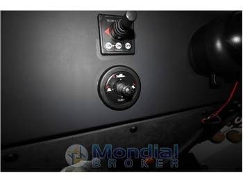 Axopar 37 Sun Top Brabus