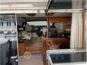 Ferretti Yachts 592