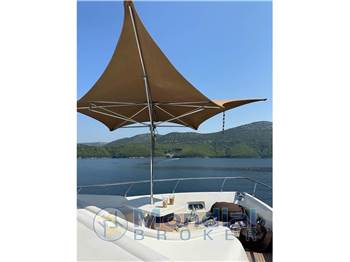 Ferretti Yachts 800