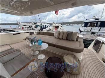 Ferretti Yachts 800