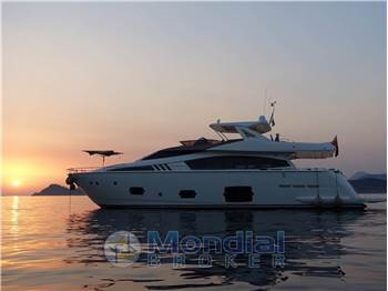 Ferretti Yachts 800
