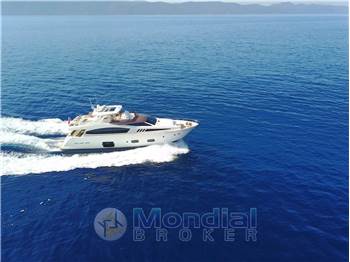 Ferretti Yachts 800
