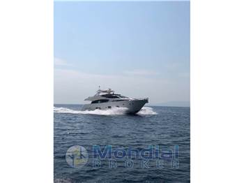 Ferretti Yachts 800