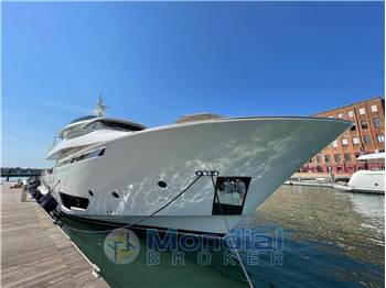 Custom Line Navetta 28