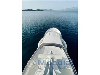 Custom Line Navetta 28