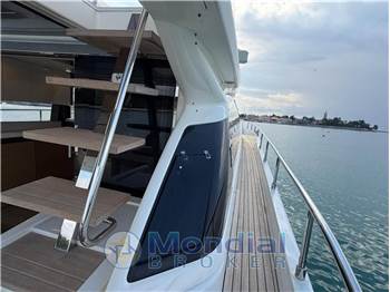 Ferretti Yachts 550