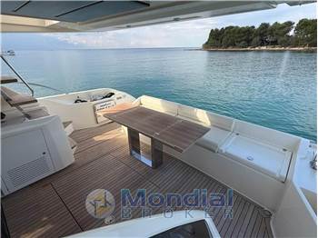 Ferretti Yachts 550