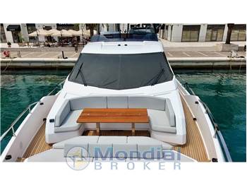 Ferretti Yachts 780