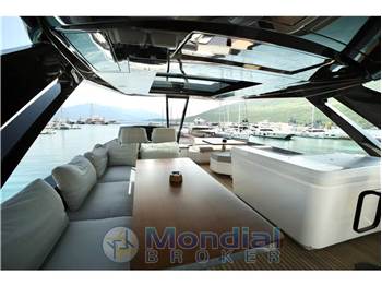 Ferretti Yachts 780