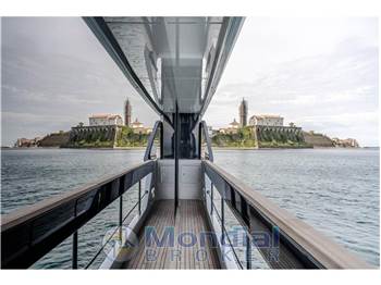 Ferretti Yachts 1000