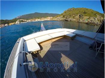 Magnum Marine 38 Flush Deck