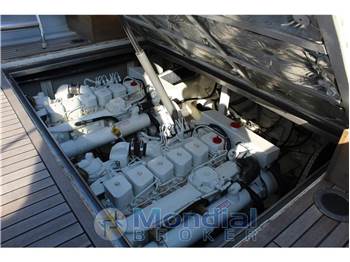 Magnum Marine 38 Flush Deck