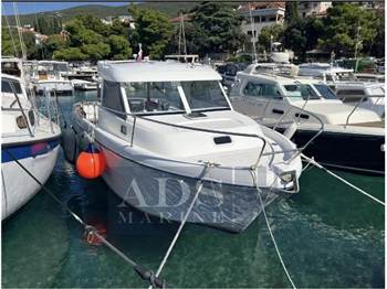Beneteau Antares 710