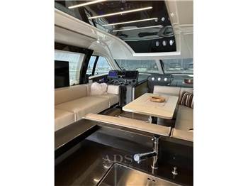 Ferretti Yachts 550