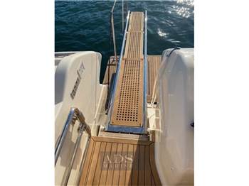 Ferretti Yachts 550