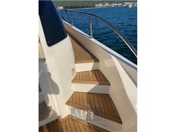 Ferretti Yachts 550