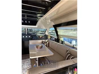 Ferretti Yachts 550