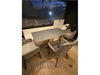 Ferretti Yachts 550