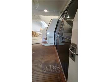 Ferretti Yachts 681