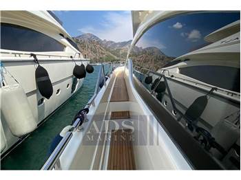 Ferretti Yachts 681