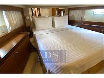 Ferretti Yachts 681